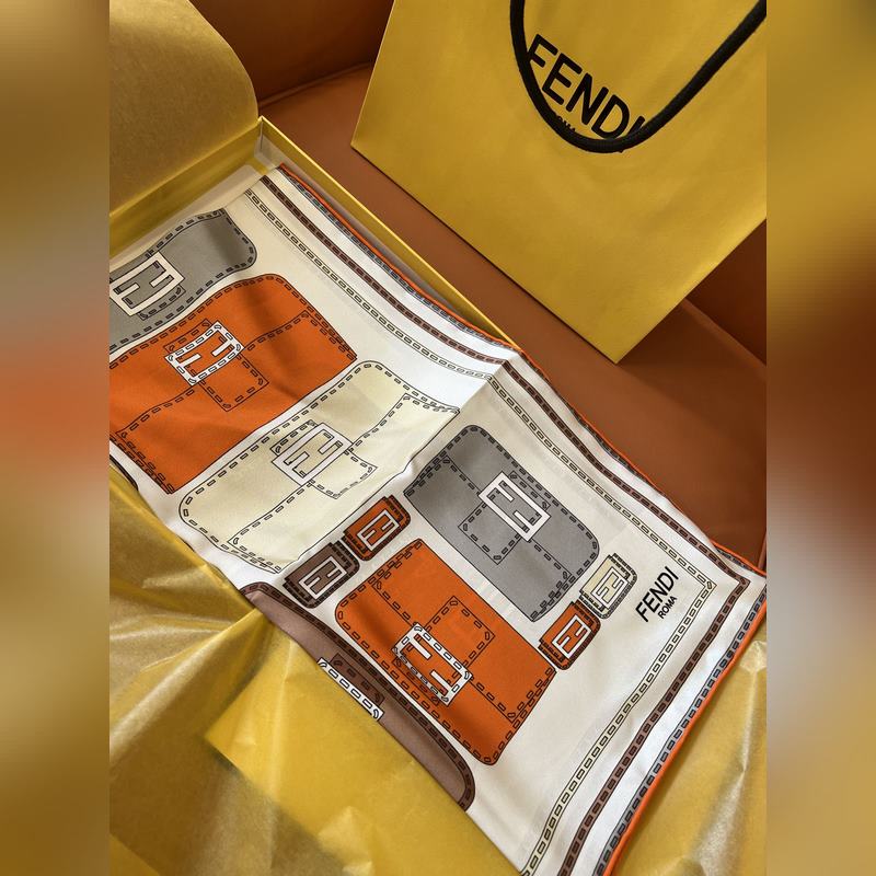原單品質！ 這恐怕是FENDI本年度最好看的絲巾沒有之一了！滿身印有不同尺寸的F