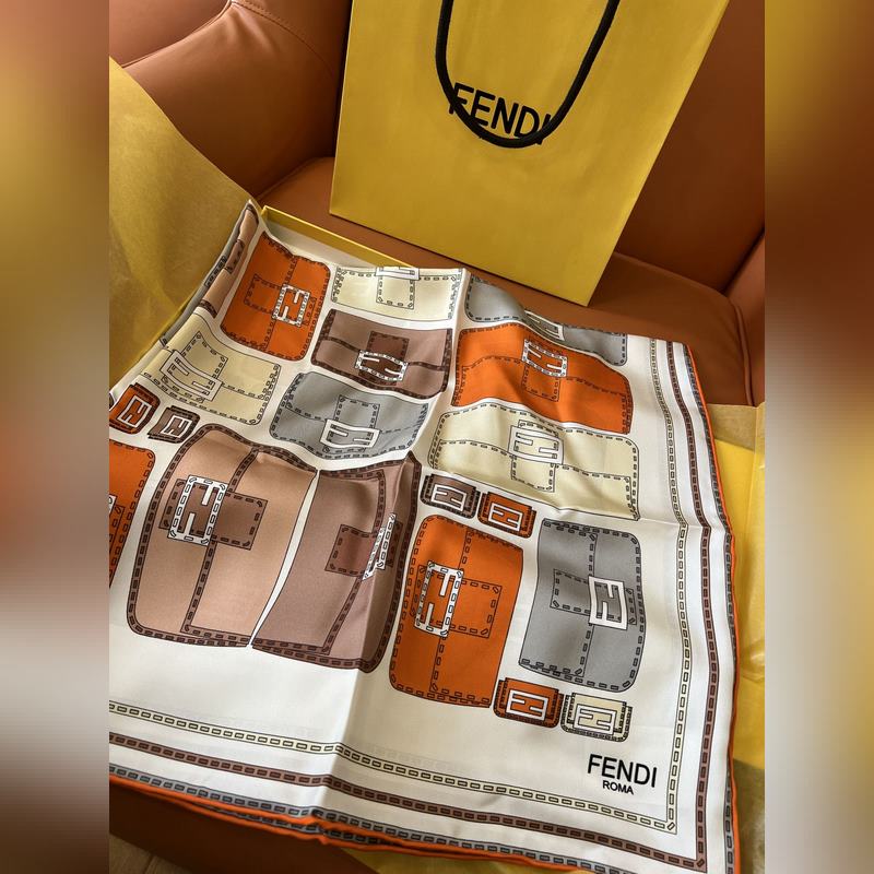 原單品質！ 這恐怕是FENDI本年度最好看的絲巾沒有之一了！滿身印有不同尺寸的F