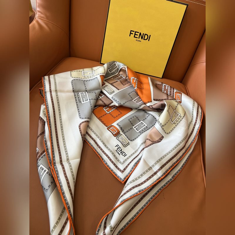 原單品質！ 這恐怕是FENDI本年度最好看的絲巾沒有之一了！滿身印有不同尺寸的F