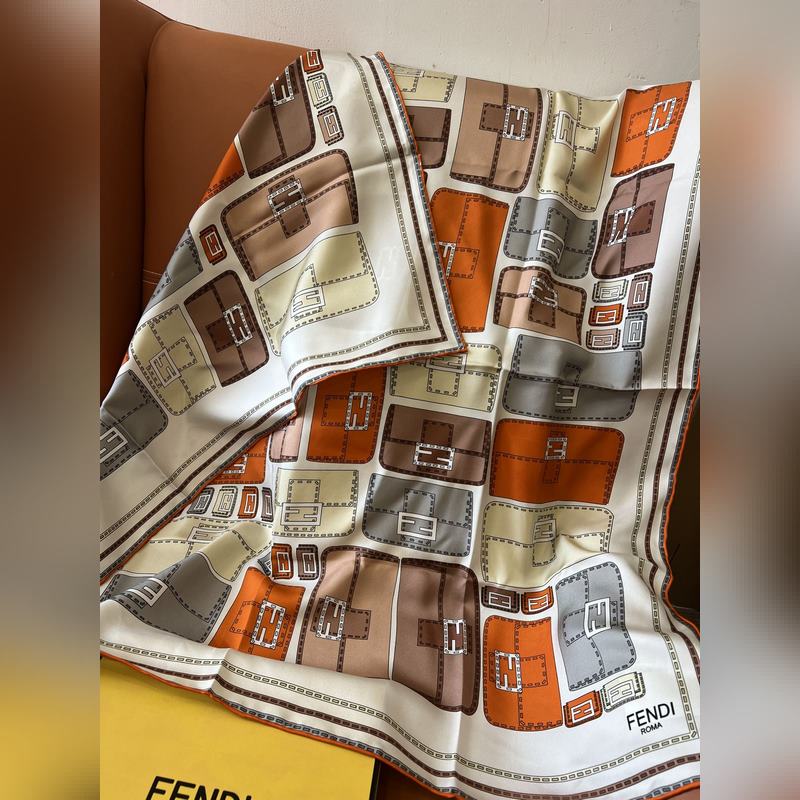 原單品質！ 這恐怕是FENDI本年度最好看的絲巾沒有之一了！滿身印有不同尺寸的F