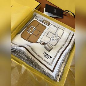 原單品質！ 這恐怕是FENDI本年度最好看的絲巾沒有之一了！滿身印有不同尺寸的米