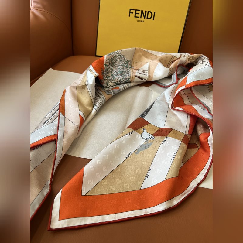 Fendi方形圍巾 桑蠶絲斜紋布材質。采用定制的 Walking around
