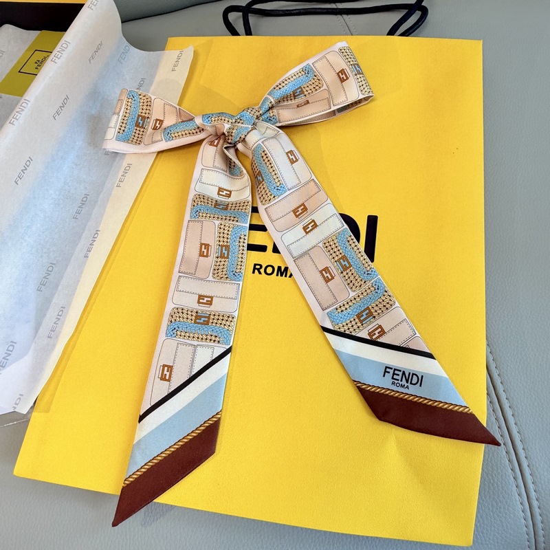 芬迪最讓人心動的絲巾終于出來啦，超有辨識 FENDI雙面佩戴束發帶絲巾 雙面可穿