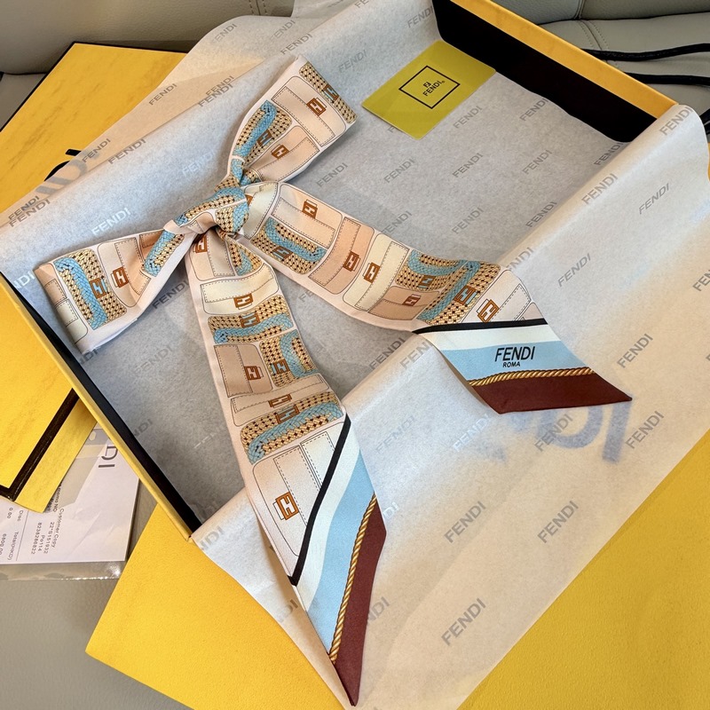 芬迪最讓人心動的絲巾終于出來啦，超有辨識 FENDI雙面佩戴束發帶絲巾 雙面可穿