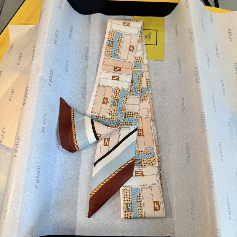 芬迪最讓人心動的絲巾終于出來啦，超有辨識 FENDI雙面佩戴束發帶絲巾 雙面可穿