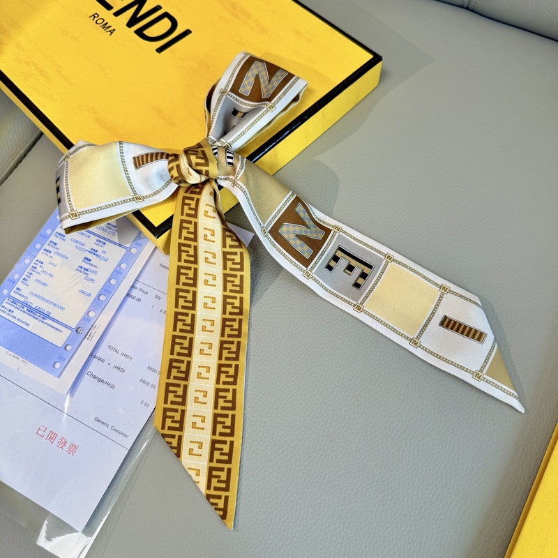 芬迪最讓人心動的絲巾終于出來啦，超有辨識 FENDI雙面佩戴束發帶絲巾 雙面可穿