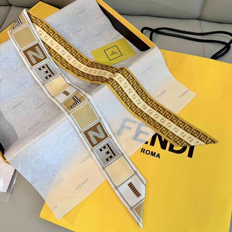 芬迪最讓人心動的絲巾終于出來啦，超有辨識 FENDI雙面佩戴束發帶絲巾 雙面可穿