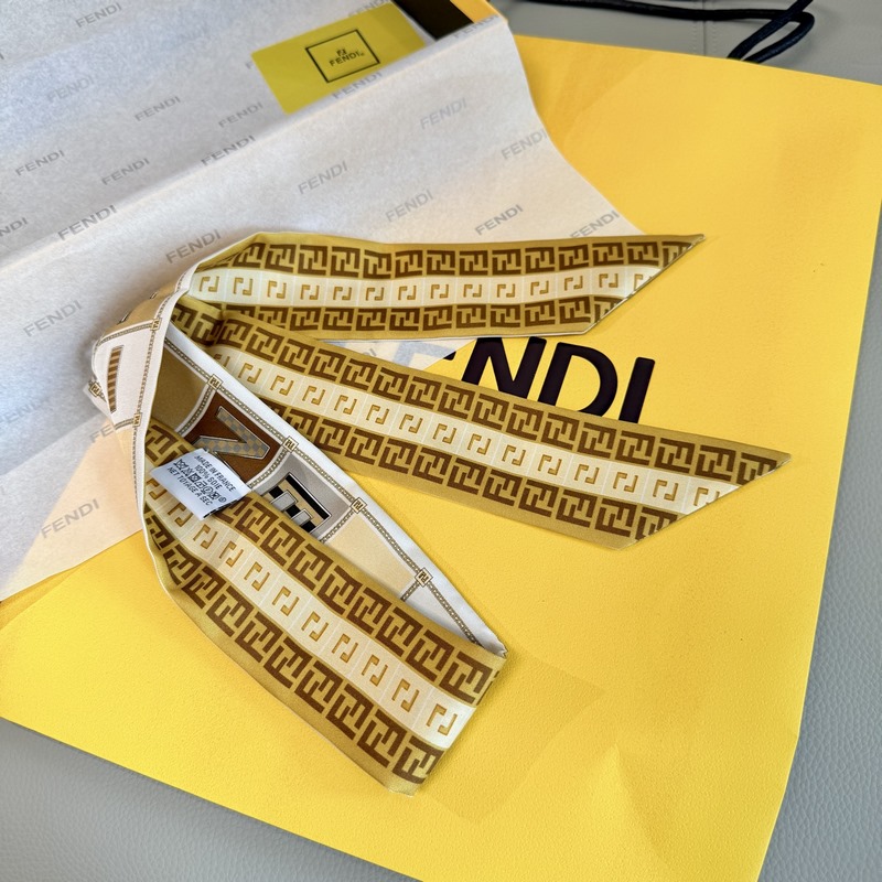 芬迪最讓人心動的絲巾終于出來啦，超有辨識 FENDI雙面佩戴束發帶絲巾 雙面可穿