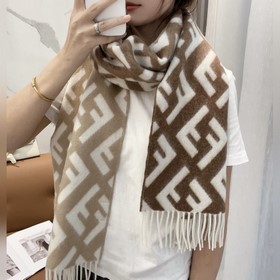 Fendi老花漸變雙面羊絨圍巾，柔軟細膩的雙面風格，FF經典提花漸變 柔軟的羊毛