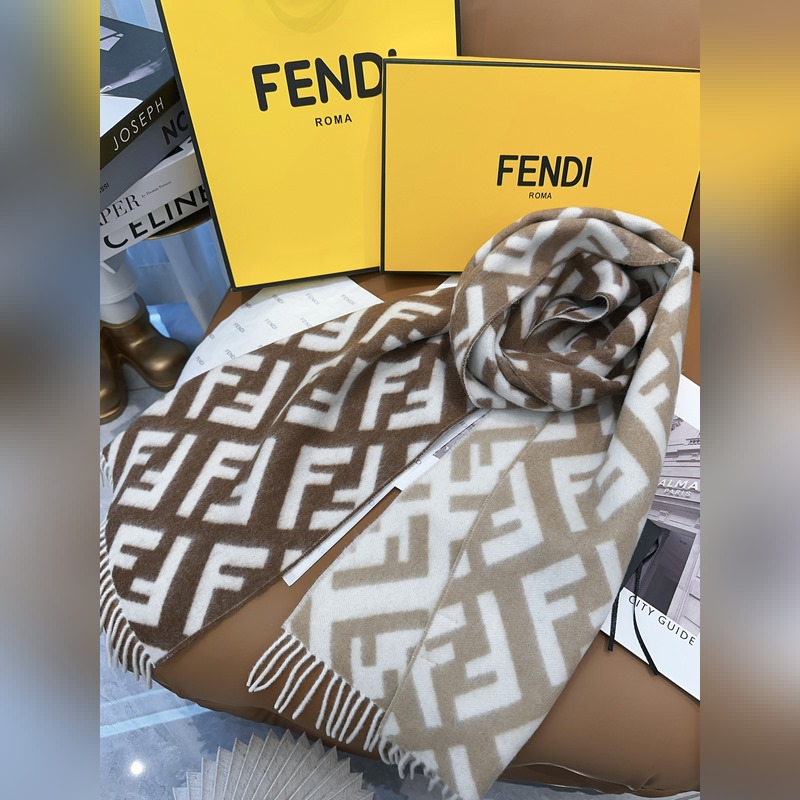 Fendi老花漸變雙面羊絨圍巾，柔軟細(xì)膩的雙面風(fēng)格，F(xiàn)F經(jīng)典提花漸變 柔軟的羊毛