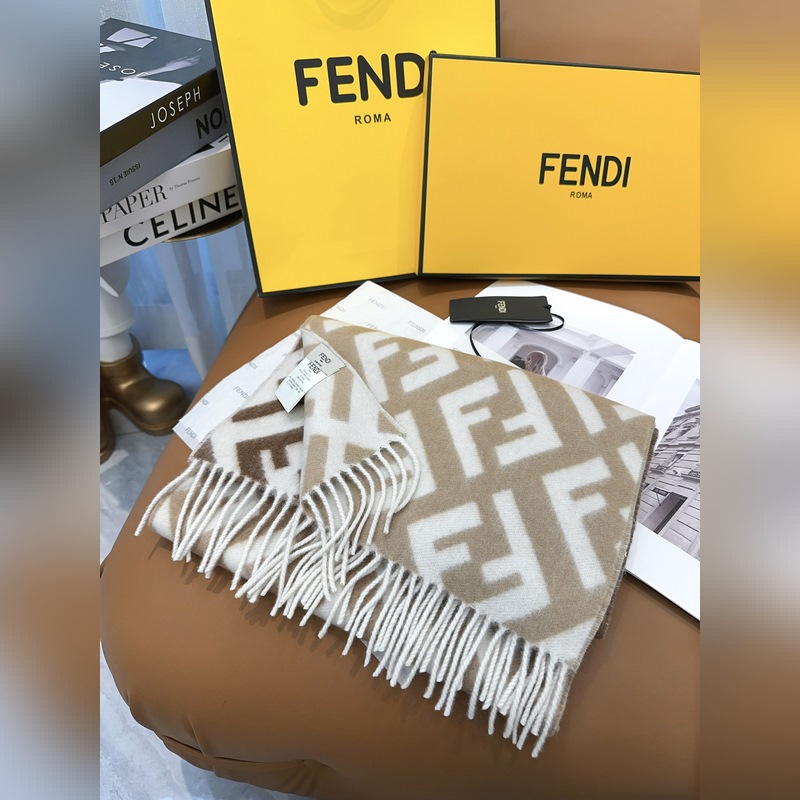 Fendi老花漸變雙面羊絨圍巾，柔軟細(xì)膩的雙面風(fēng)格，F(xiàn)F經(jīng)典提花漸變 柔軟的羊毛
