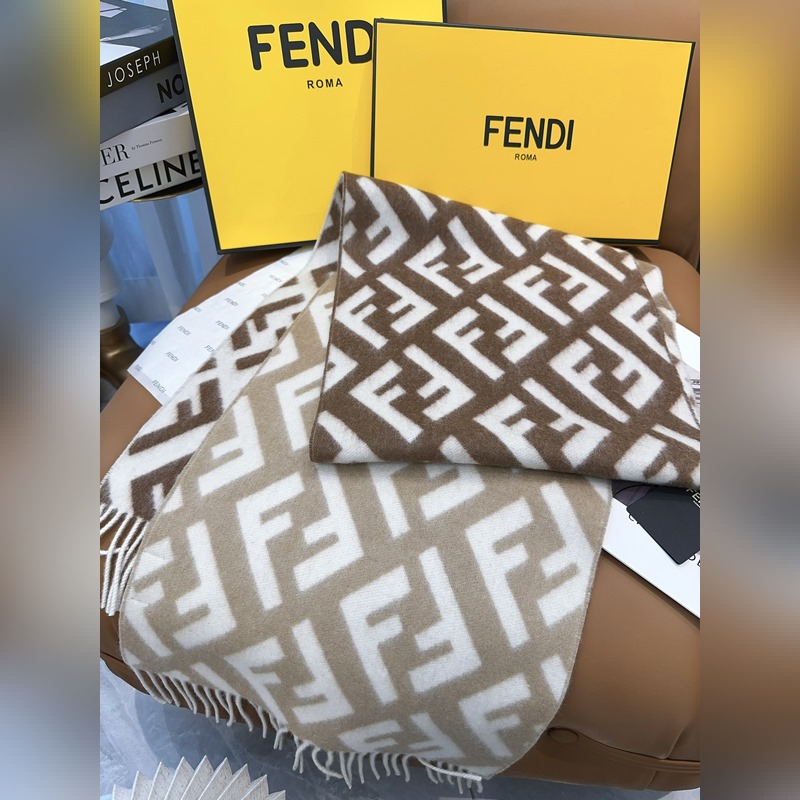 Fendi老花漸變雙面羊絨圍巾，柔軟細(xì)膩的雙面風(fēng)格，F(xiàn)F經(jīng)典提花漸變 柔軟的羊毛