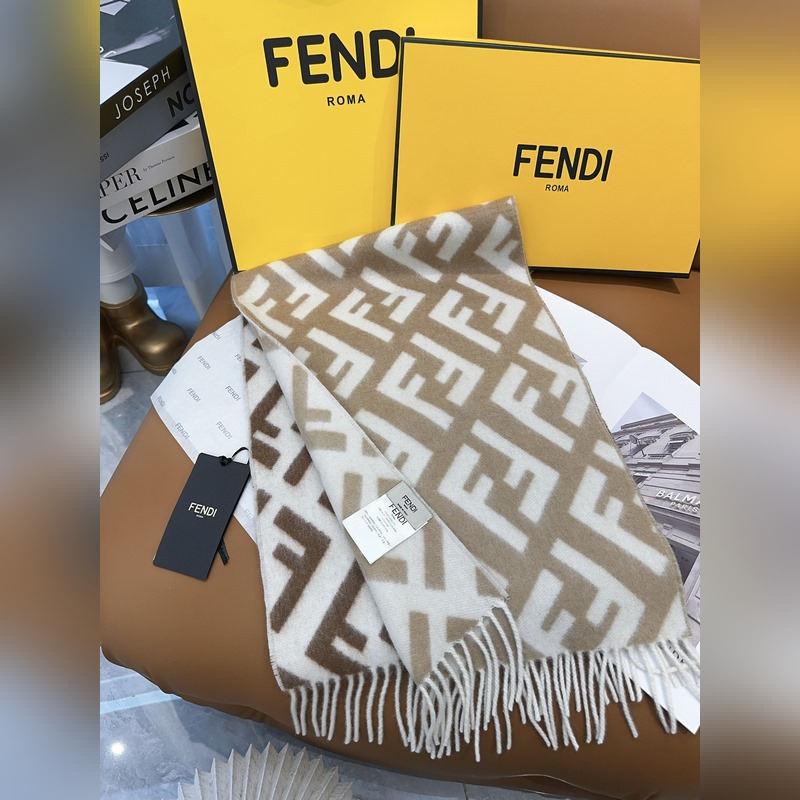 Fendi老花漸變雙面羊絨圍巾，柔軟細(xì)膩的雙面風(fēng)格，F(xiàn)F經(jīng)典提花漸變 柔軟的羊毛