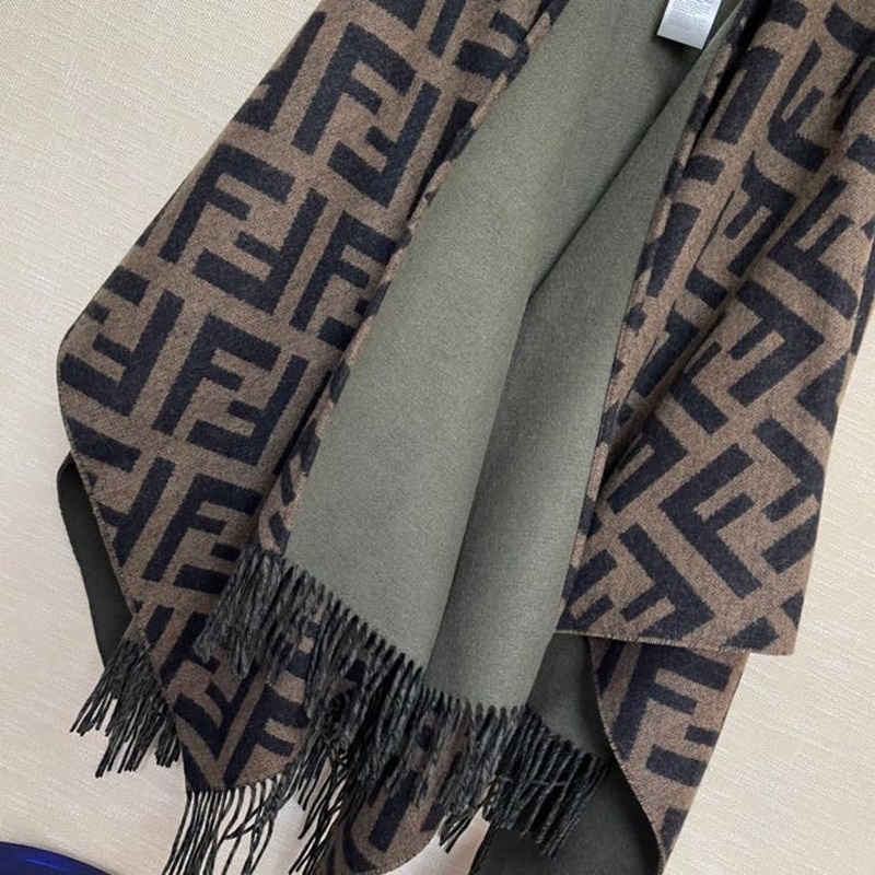 極品原單 芬迪Fendi重磅最新經(jīng)典FF字母元素雙面老花鬥篷，大極品，專櫃155