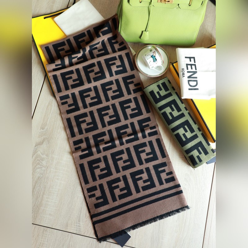 免代購 送原版布袋 極品 Fendi今年最火的圍巾 全世界都在搶的老花FF字母款