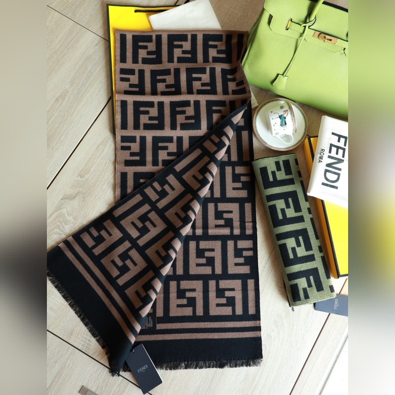 免代購 送原版布袋 極品 Fendi今年最火的圍巾 全世界都在搶的老花FF字母款