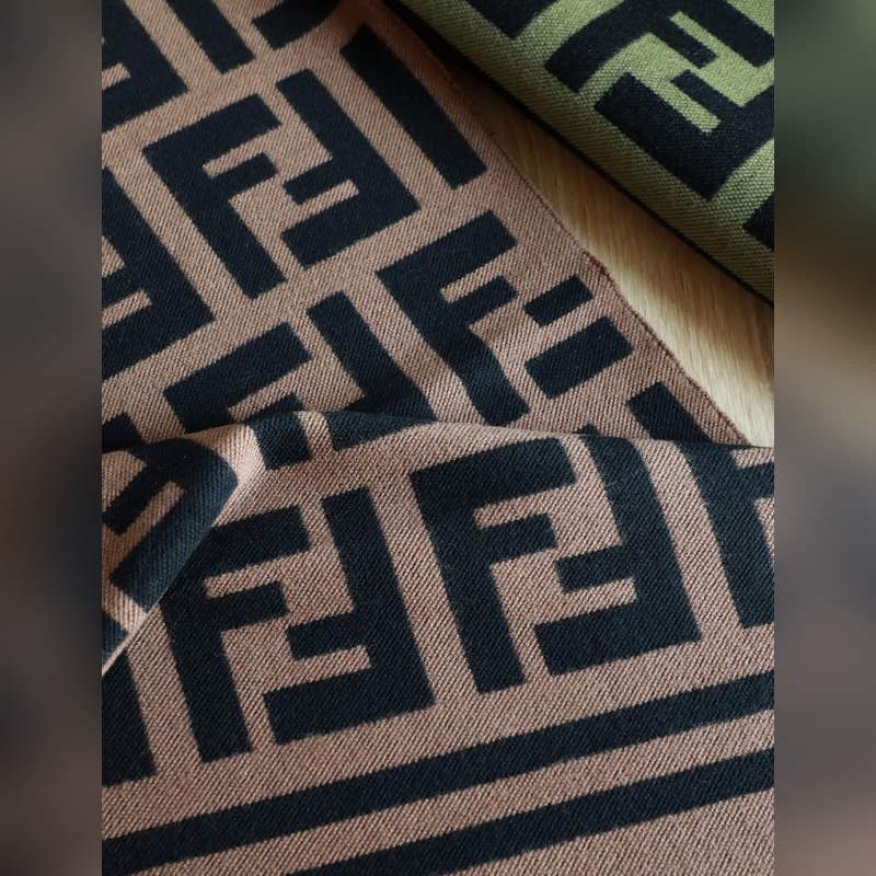 免代購 送原版布袋 極品 Fendi今年最火的圍巾 全世界都在搶的老花FF字母款