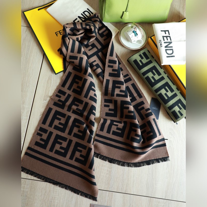 免代購 送原版布袋 極品 Fendi今年最火的圍巾 全世界都在搶的老花FF字母款