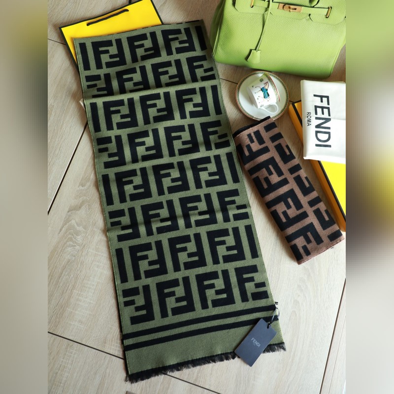 免代購 送原版布袋 極品 Fendi今年最火的圍巾 全世界都在搶的老花FF字母款