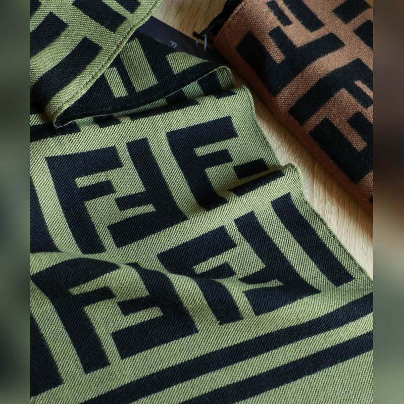 免代購 送原版布袋 極品 Fendi今年最火的圍巾 全世界都在搶的老花FF字母款