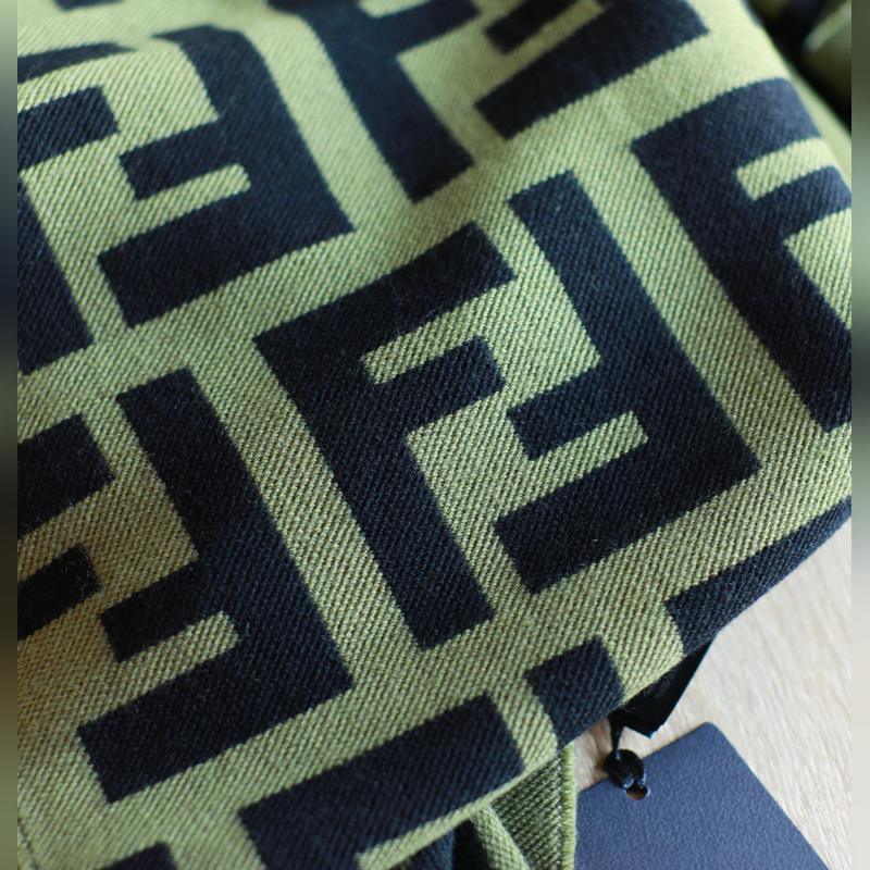 免代購 送原版布袋 極品 Fendi今年最火的圍巾 全世界都在搶的老花FF字母款