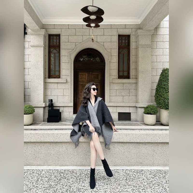 最新款外套式鬥篷，Fendi兩面穿帶帽子鬥篷，Fendi新款鬥篷，又一款神操作兩