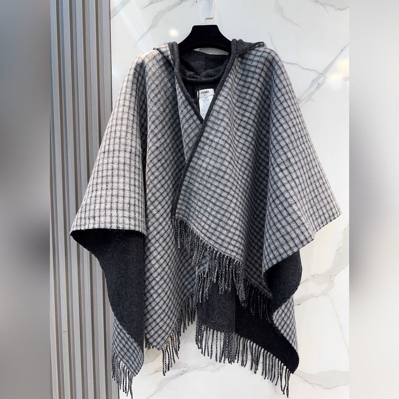 最新款外套式鬥篷，Fendi兩面穿帶帽子鬥篷，Fendi新款鬥篷，又一款神操作兩