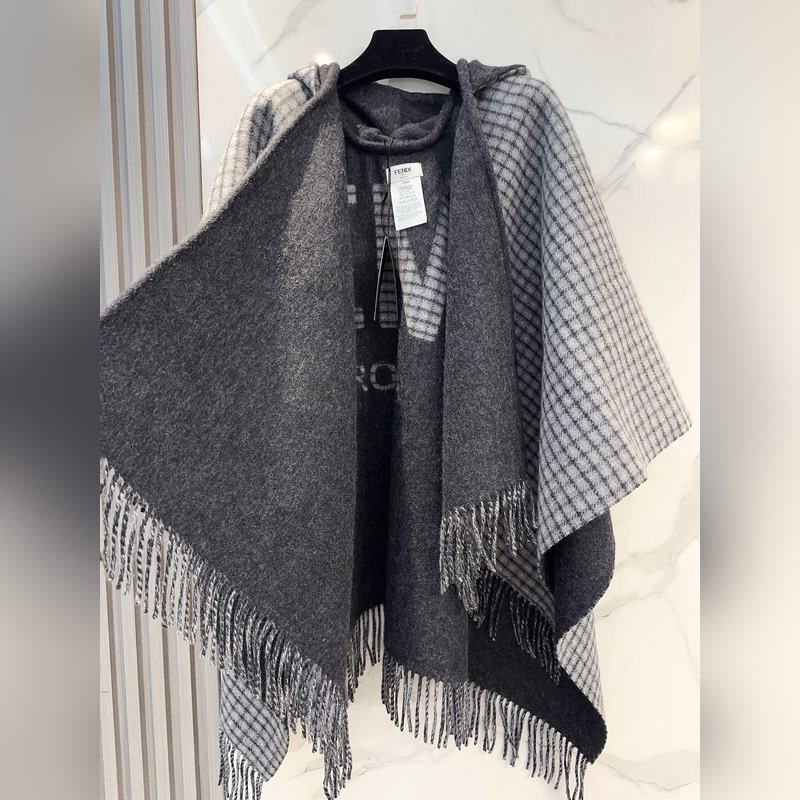 最新款外套式鬥篷，Fendi兩面穿帶帽子鬥篷，Fendi新款鬥篷，又一款神操作兩