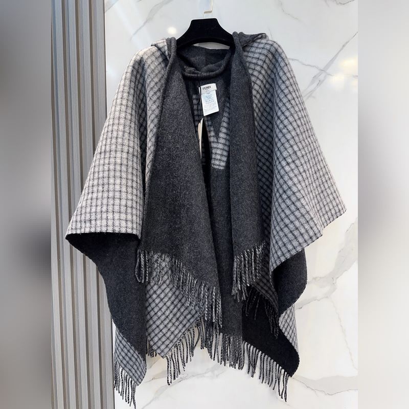 最新款外套式鬥篷，Fendi兩面穿帶帽子鬥篷，Fendi新款鬥篷，又一款神操作兩