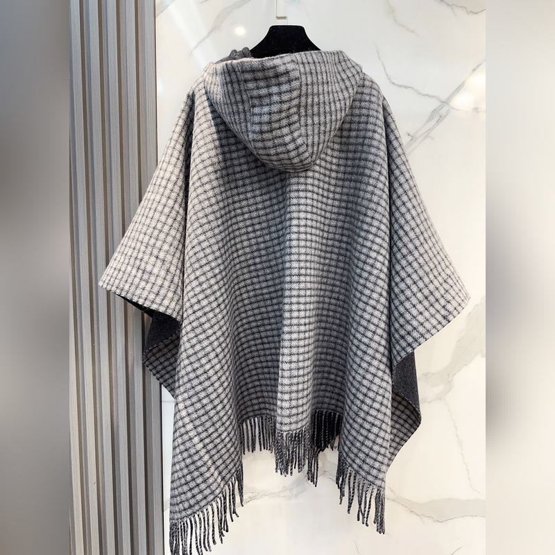 最新款外套式鬥篷，Fendi兩面穿帶帽子鬥篷，Fendi新款鬥篷，又一款神操作兩