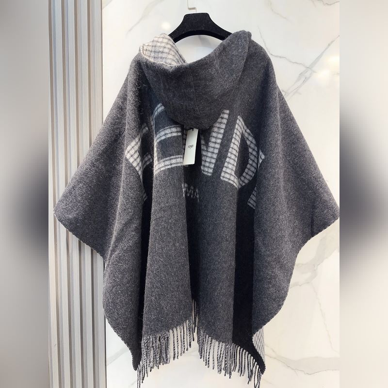 最新款外套式鬥篷，Fendi兩面穿帶帽子鬥篷，Fendi新款鬥篷，又一款神操作兩