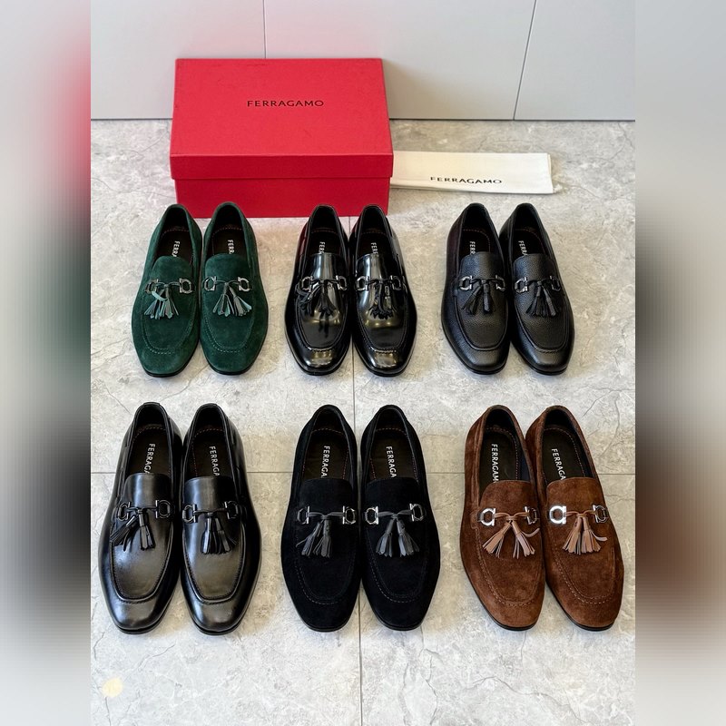 Ferragamo菲拉格慕Gancini扣飾流蘇鞋 這款男士樂福鞋精緻華美，閃亮