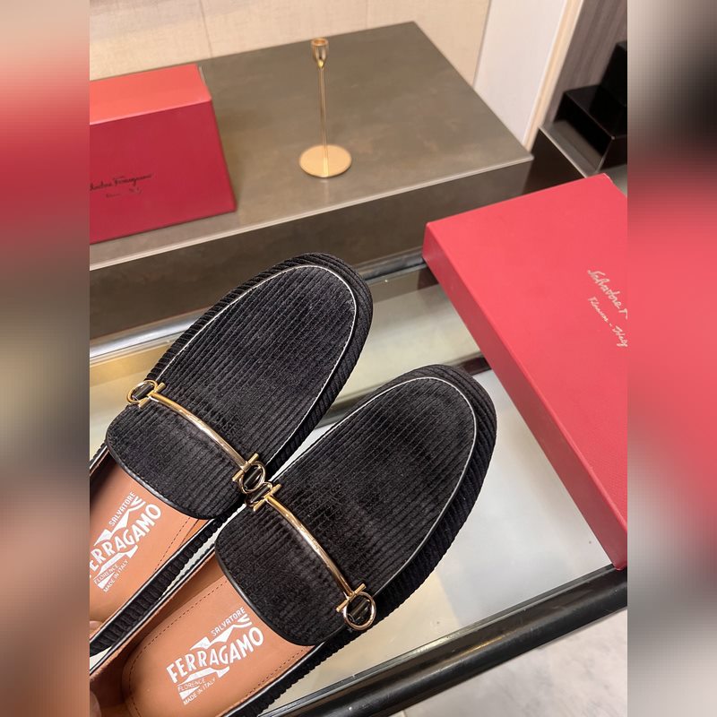 菲拉格慕Ferragamo男士精品皮鞋，這款男士樂福鞋型優雅，細節華麗，彰顯端莊