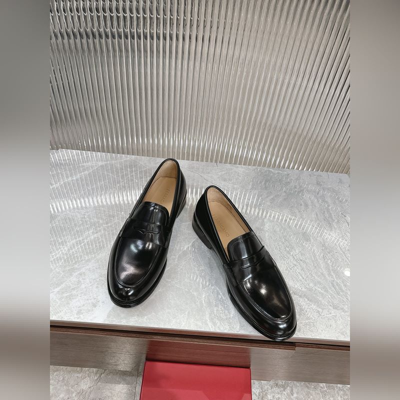 菲拉格慕Ferragamo男士精品皮鞋，這款男士樂福鞋型優雅，細節華麗，彰顯端莊