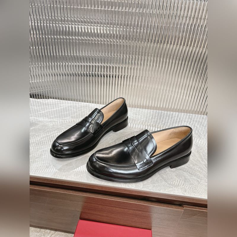 菲拉格慕Ferragamo男士精品皮鞋，這款男士樂福鞋型優雅，細節華麗，彰顯端莊