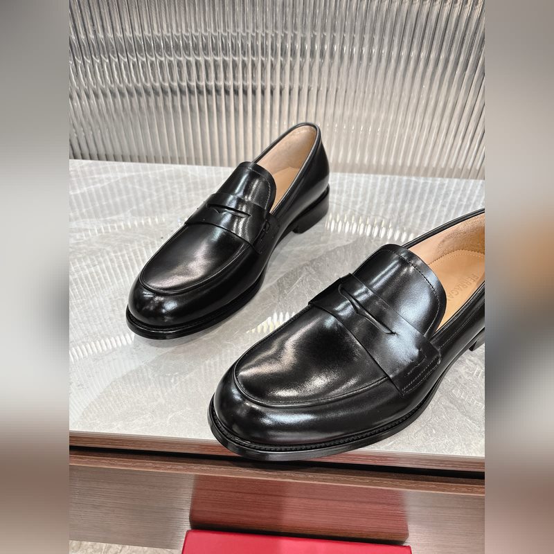 菲拉格慕Ferragamo男士精品皮鞋，這款男士樂福鞋型優雅，細節華麗，彰顯端莊