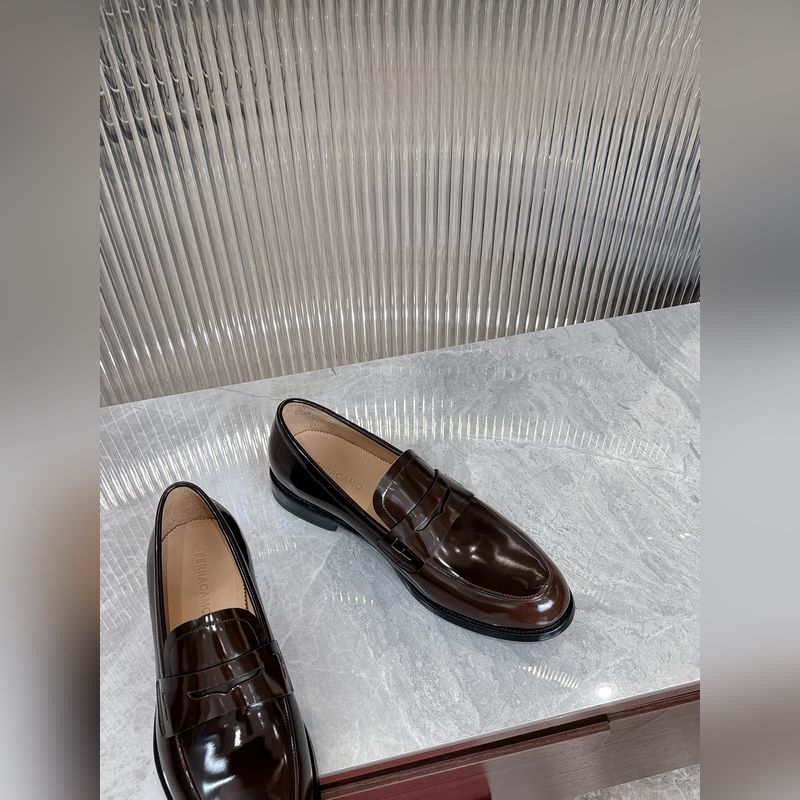 菲拉格慕Ferragamo男士精品皮鞋，這款男士樂福鞋型優雅，細節華麗，彰顯端莊