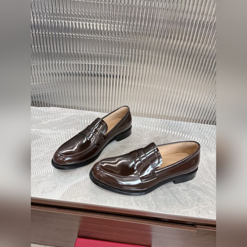 菲拉格慕Ferragamo男士精品皮鞋，這款男士樂福鞋型優雅，細節華麗，彰顯端莊