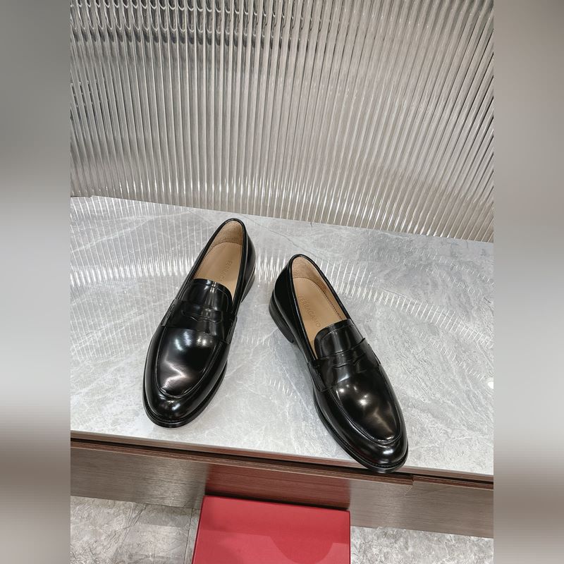 菲拉格慕Ferragamo男士精品皮鞋，這款男士樂福鞋型優雅，細節華麗，彰顯端莊