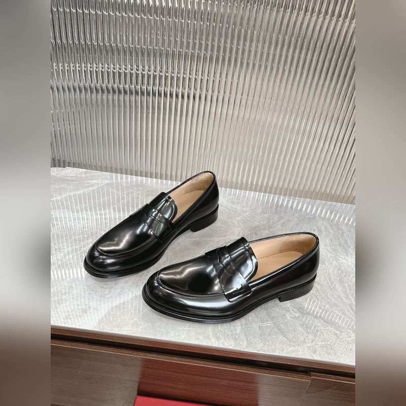 菲拉格慕Ferragamo男士精品皮鞋，這款男士樂福鞋型優雅，細節華麗，彰顯端莊