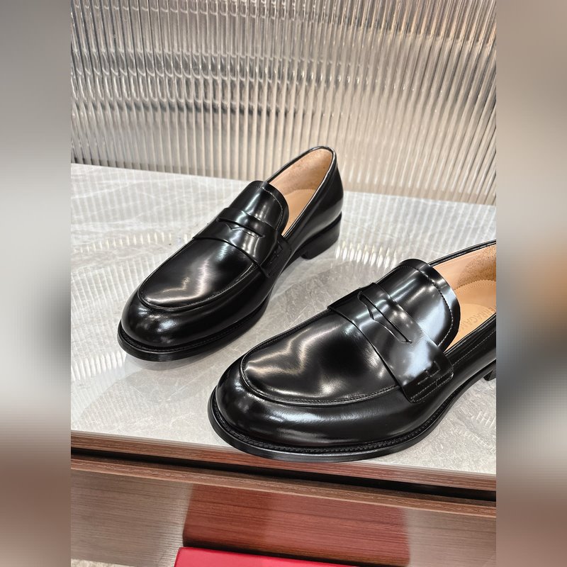 菲拉格慕Ferragamo男士精品皮鞋，這款男士樂福鞋型優雅，細節華麗，彰顯端莊