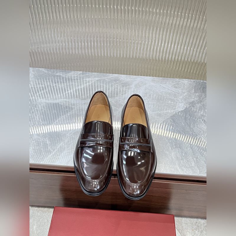 菲拉格慕Ferragamo男士精品皮鞋，這款男士樂福鞋型優雅，細節華麗，彰顯端莊