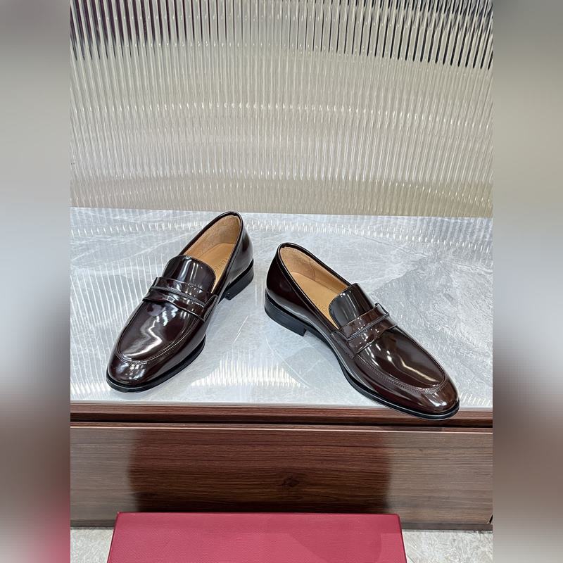 菲拉格慕Ferragamo男士精品皮鞋，這款男士樂福鞋型優雅，細節華麗，彰顯端莊