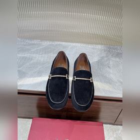 菲拉格慕Ferragamo男士精品皮鞋，這款男士樂福鞋型優雅，細節華麗，彰顯端莊