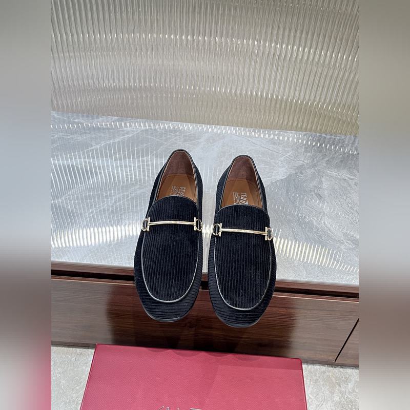 菲拉格慕Ferragamo男士精品皮鞋，這款男士樂福鞋型優雅，細節華麗，彰顯端莊