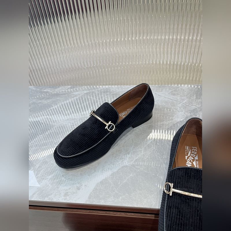 菲拉格慕Ferragamo男士精品皮鞋，這款男士樂福鞋型優雅，細節華麗，彰顯端莊