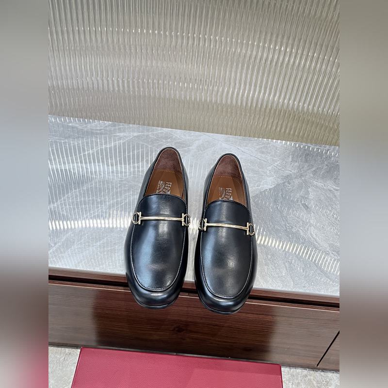 菲拉格慕Ferragamo男士精品皮鞋，這款男士樂福鞋型優雅，細節華麗，彰顯端莊