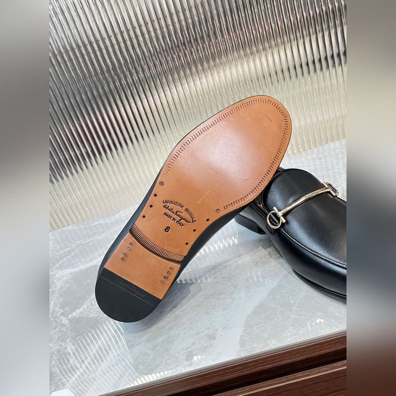 菲拉格慕Ferragamo男士精品皮鞋，這款男士樂福鞋型優雅，細節華麗，彰顯端莊