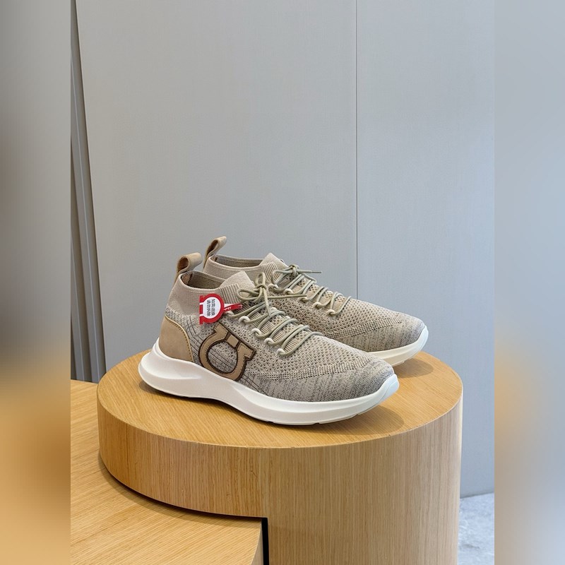 Ferragamo Gancini飛織低幫運(yùn)動(dòng)鞋采用混色紋理的技術(shù)性雙面針織面料