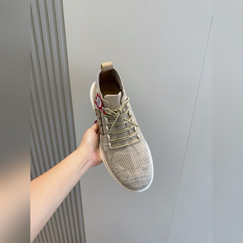 Ferragamo Gancini飛織低幫運(yùn)動(dòng)鞋采用混色紋理的技術(shù)性雙面針織面料